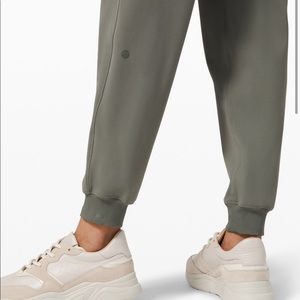 Lululemon On the Fly Jogger